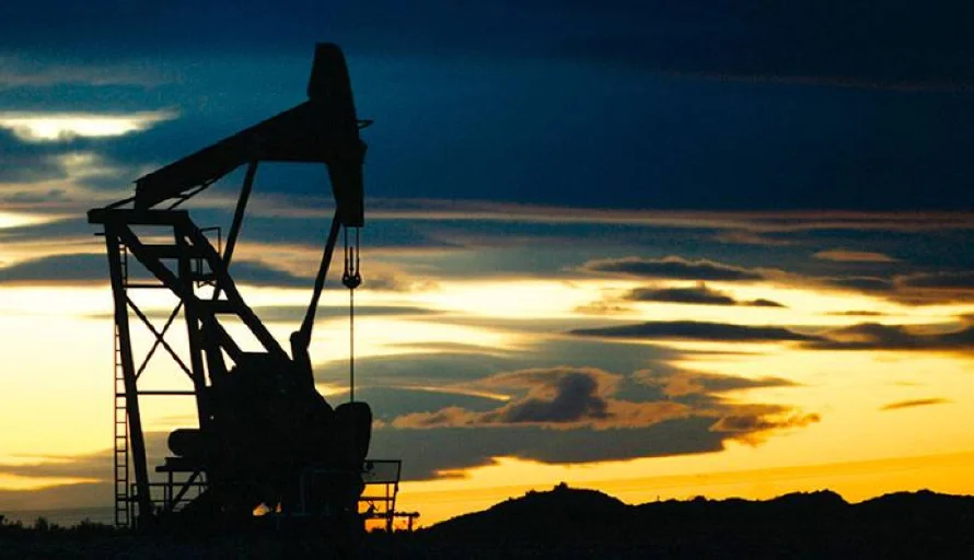 Precios del petróleo suben por la caída de reservas de EEUU