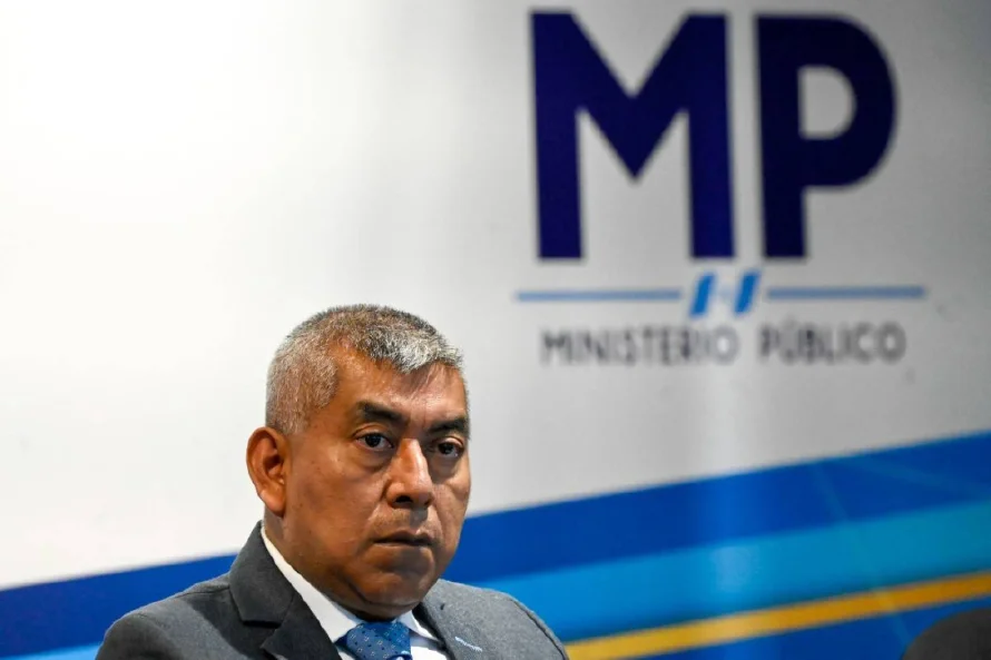Fiscal de Guatemala amenaza con abrir causa contra ministro colombiano