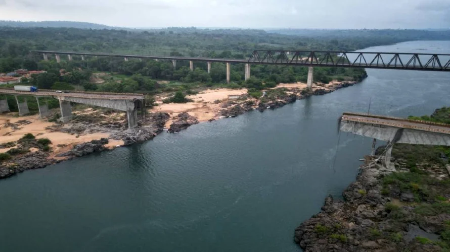 Sube a 10 cifra de muertos en colapso de puente en Brasil