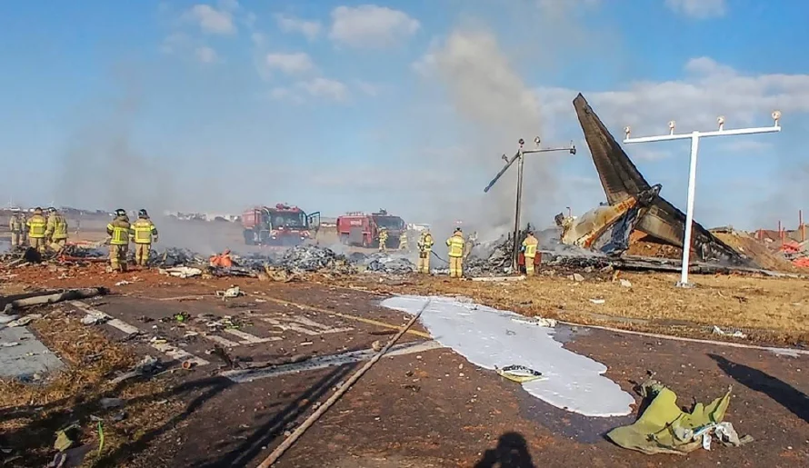 VIDEO: se accidenta avión en Corea del Sur con 181 personas a bordo, sube a 62 el saldo de muertos