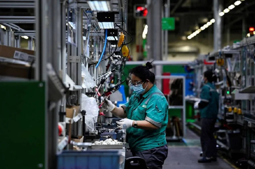 Con 10 trimestres de contracción, la manufactura deja de ser el “motor” de la economía