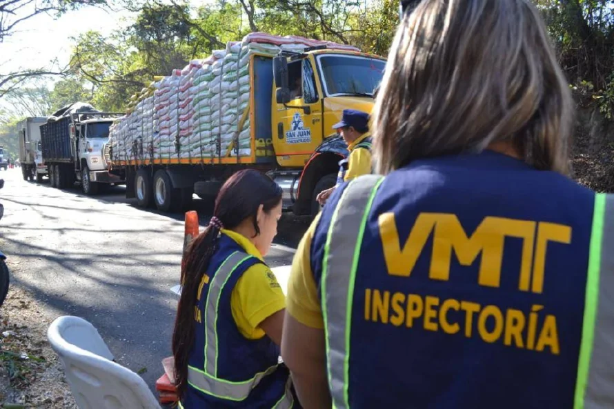 Las 35 infracciones de tránsito al transporte de carga: multas pueden superar los $1,200