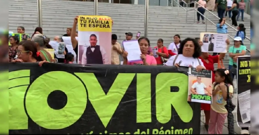 Familiares de detenidos llegan a la BINAES a pedir "año nuevo libre de inocentes en cárceles"