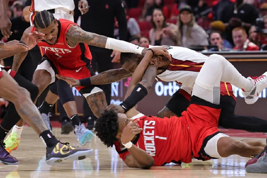 Thompson (Rockets) y Rozier (Heat) suspendidos por una pelea en partido de la NBA