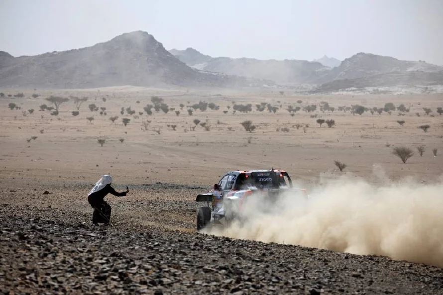 El Dakar-2025 arranca con victorias de Sanders y Lategan en el prólogo