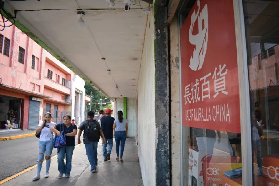 Las tiendas chinas se expanden en el corazón del Centro Histórico