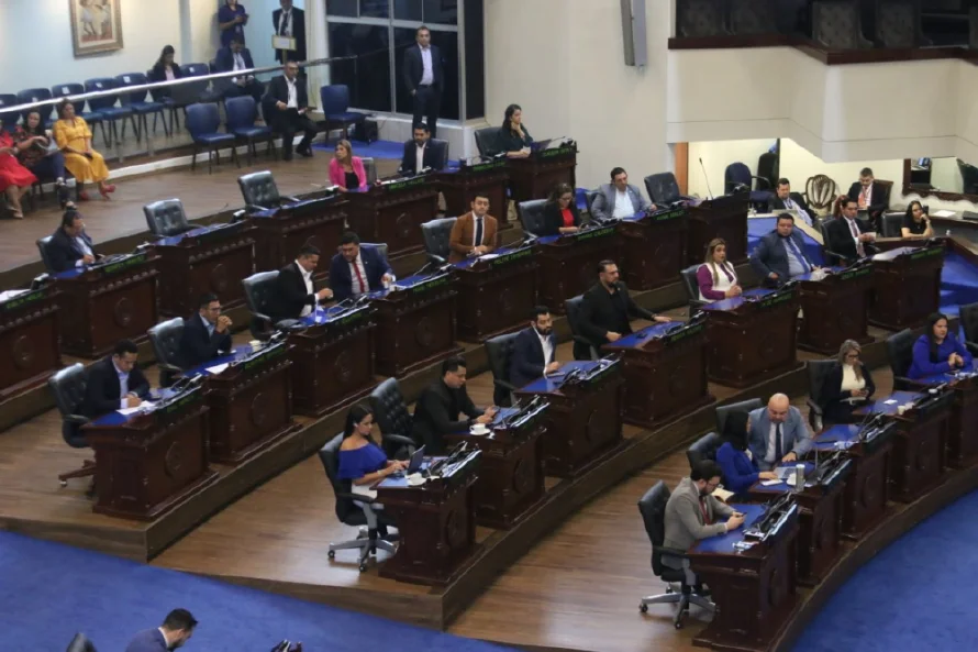 Vigente asignación $8,000 mensuales por diputado para sus planillas