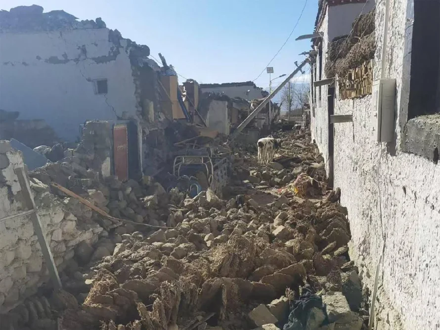 Cerca de 100 muertos por un fuerte terremoto en el Tíbet chino