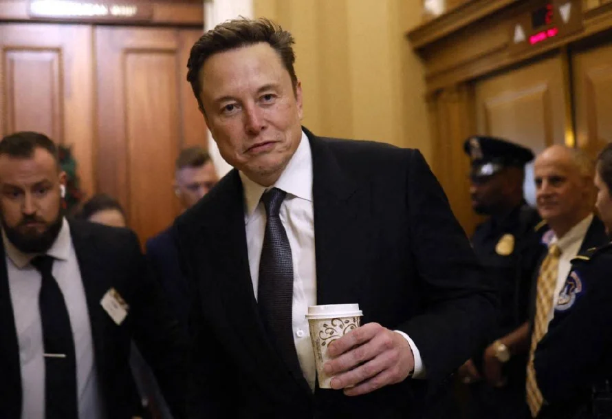 Starmer reafirma su compromiso en la protección de menores tras su polémica con Musk