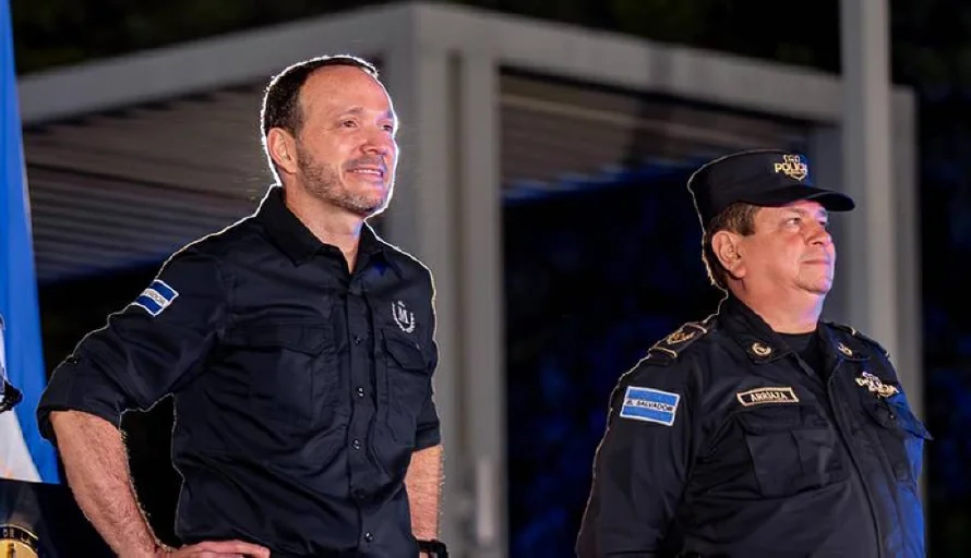 Ministro de Seguridad confirma que dirige la PNC tras casi cuatro meses de accidente que arrebató el mando policial