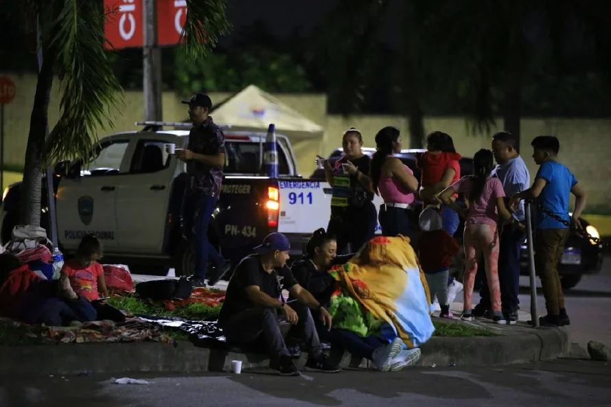 Una caravana de migrantes hondureños sale rumbo a EEUU pese a amenazas de Trump