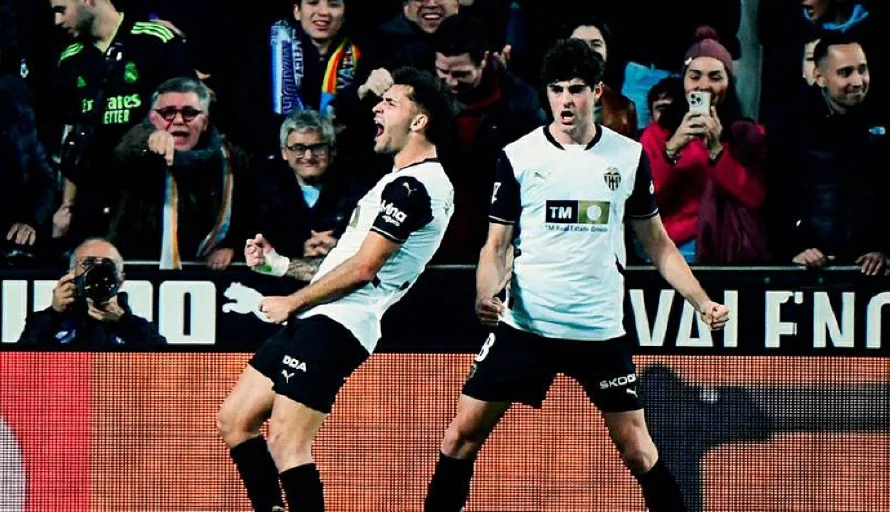 El Valencia completa los octavos de Copa del Rey tras eliminar al Eldense