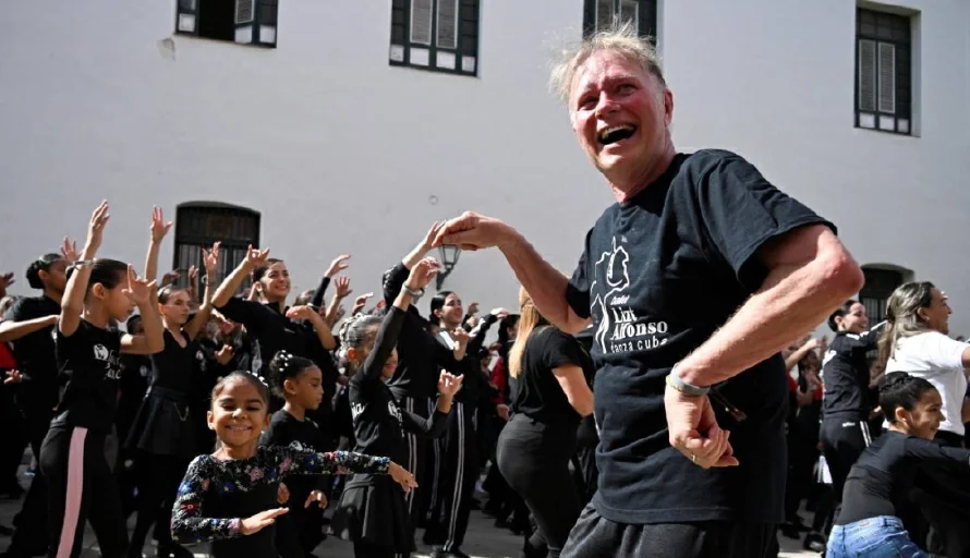 Veterano coreógrafo de Michael Jackson y Madonna imparte clases en Cuba