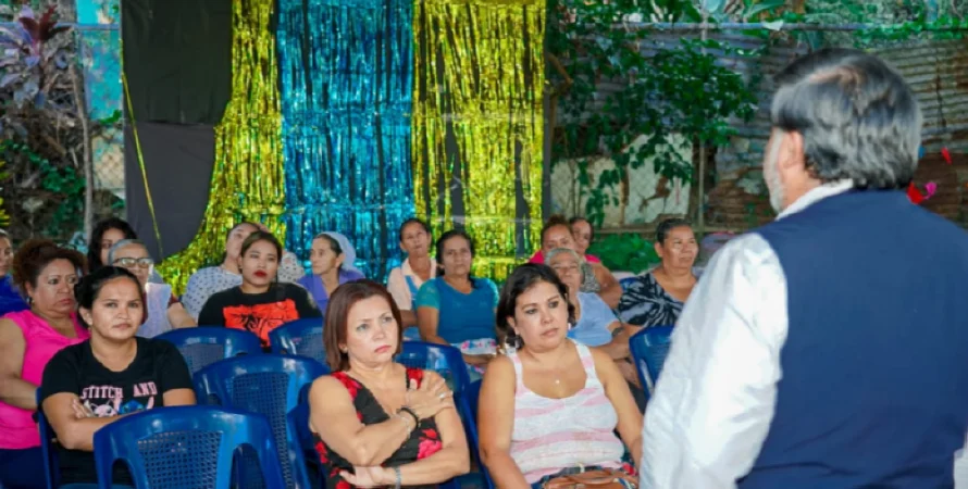 Anuncian reubicación de comerciantes de la "Placita" de la Zacamil en San Salvador