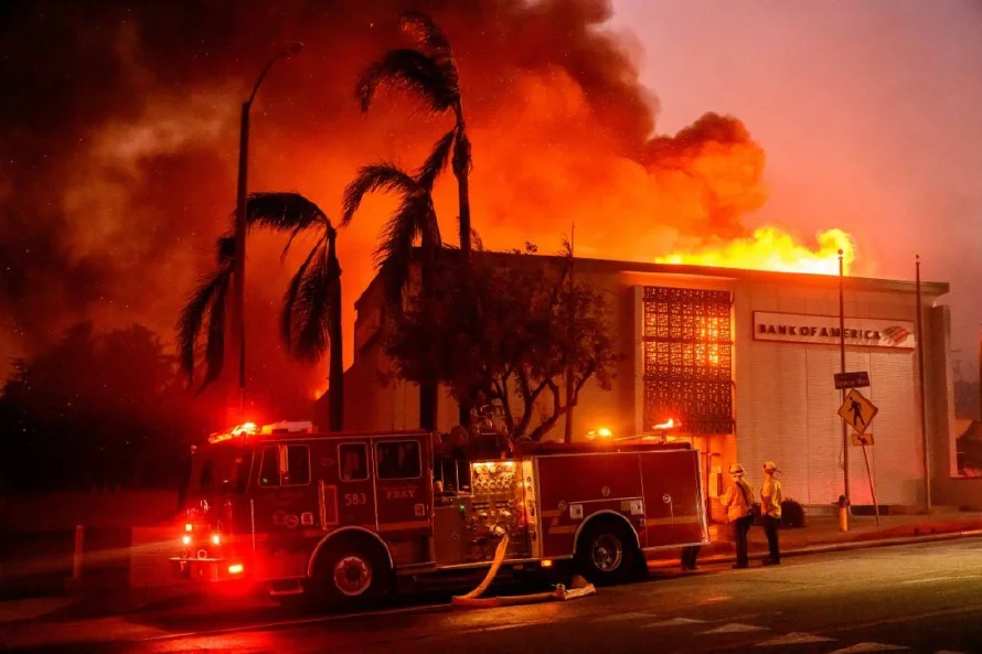 Incendios en Los Ángeles causan evacuaciones y muertes
