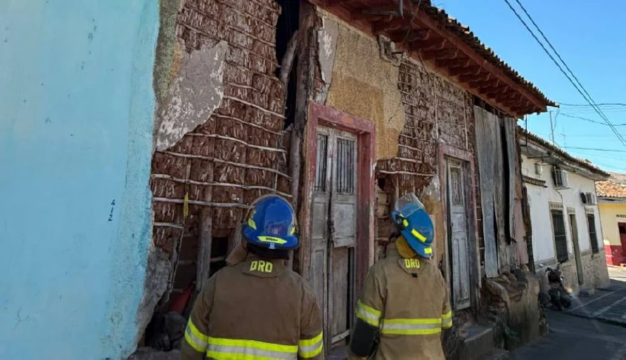 Al menos 15 viviendas dañadas y dos familias albergadas tras sismo en la costa de La Paz