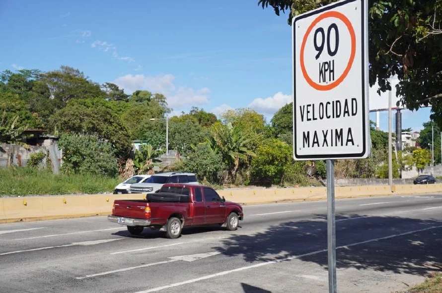 Estas son las infracciones que monitorearán en el bulevar Monseñor Romero y sus respectivas multas
