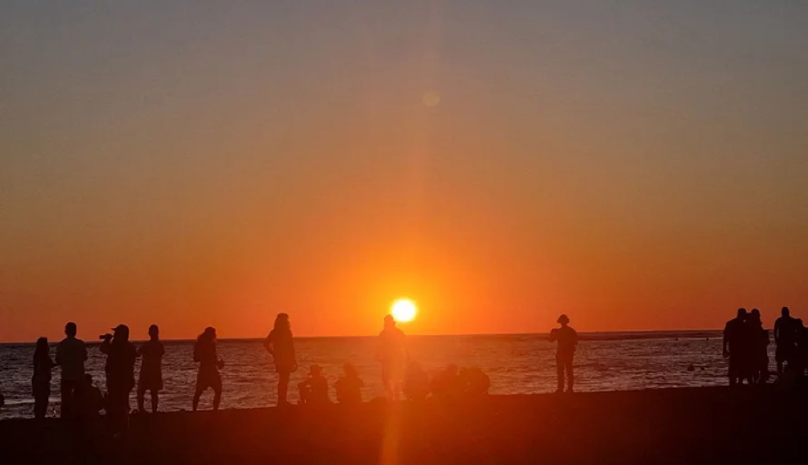 Esta es la razón de por qué los amaneceres y atardeceres son rojizos durante esta época
