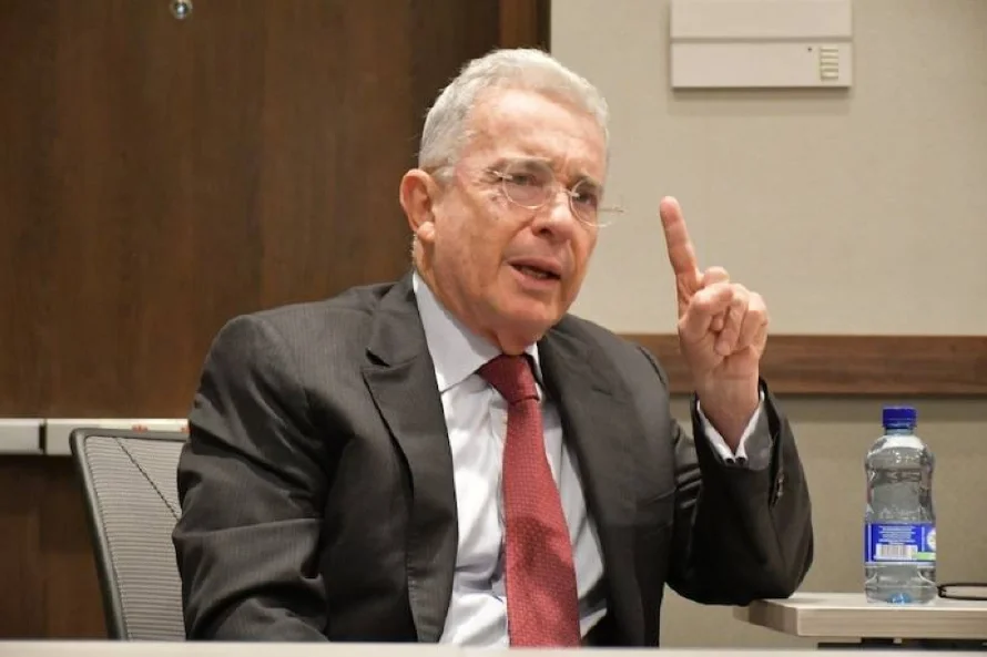 Expresidente Uribe de Colombia pide intervención militar internacional en Venezuela