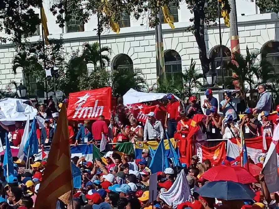 Delegación del FMLN participa en toma de posesión de Maduro