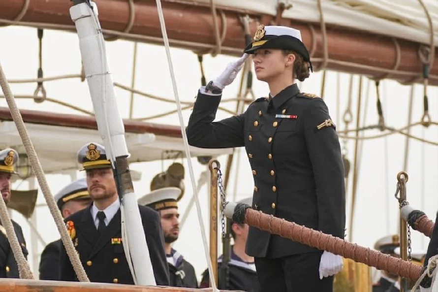 La princesa heredera del trono de España zarpa en travesía por el mundo