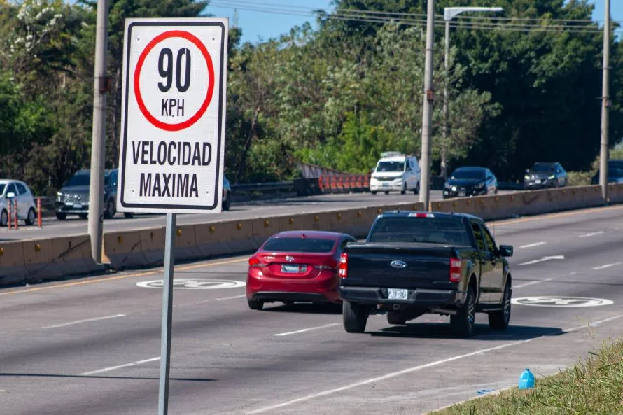Velocidad máxima en bulevar Monseñor Romero es de 110 km/h y de 90 km/h, confirma el MOP