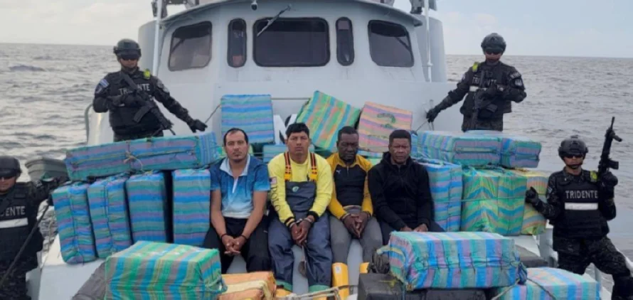 Marina salvadoreña incauta más de 4.5 toneladas de cocaína, valorados en más de $100 millones