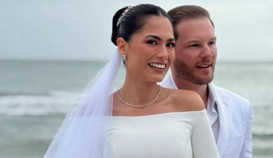 La Miss Universo mexicana Andrea Meza se casó con su novio estadounidense