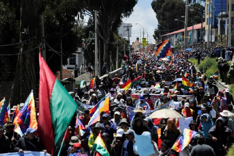 Marcha de afines a Morales llega a La Paz con reclamos a Arce por crisis económica