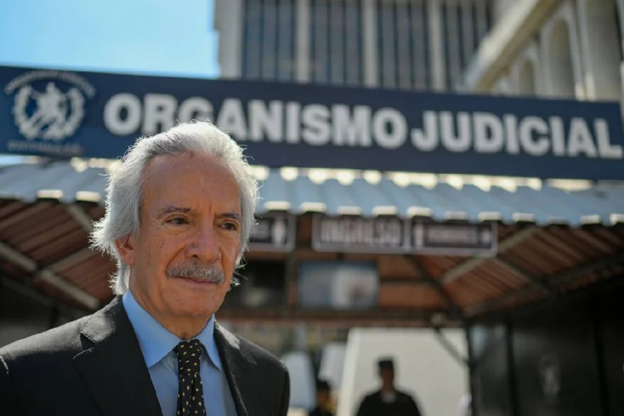 Periodista Zamora dice que enfrenta a jueces y fiscales "corruptos" en Guatemala
