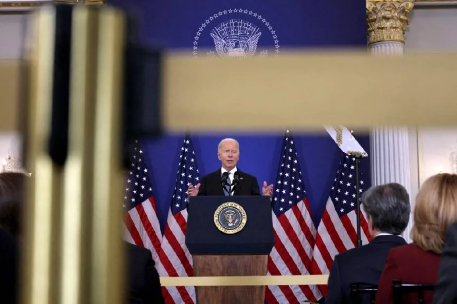Biden dice que EEUU es "más fuerte" gracias a él
