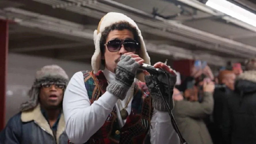 Bad Bunny sorprende a Nueva York con shows en el metro y en un club latino