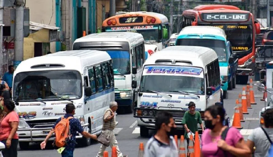 Diputados prorrogan plazo para sustituir unidades de transporte público