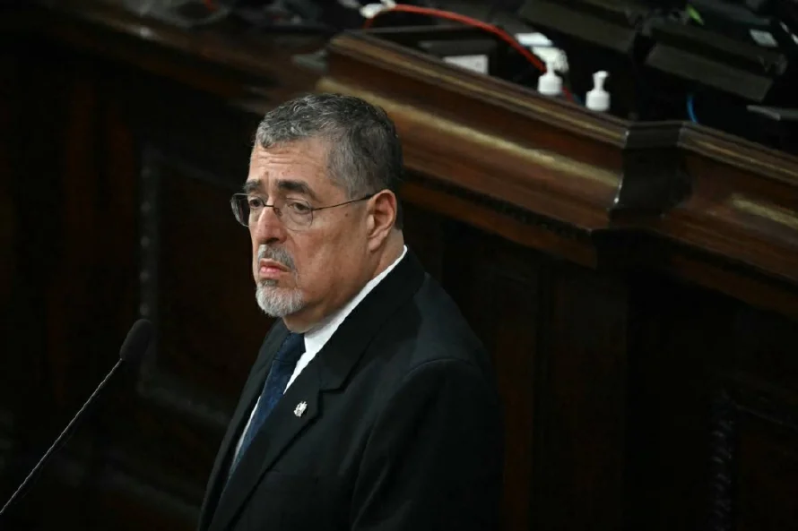 Arévalo afirma que seguirá "resistiendo" a los "golpistas" en Guatemala