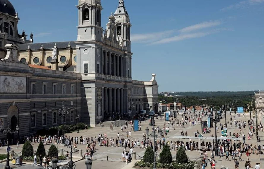 España logra un récord de 94 millones de turistas en 2024