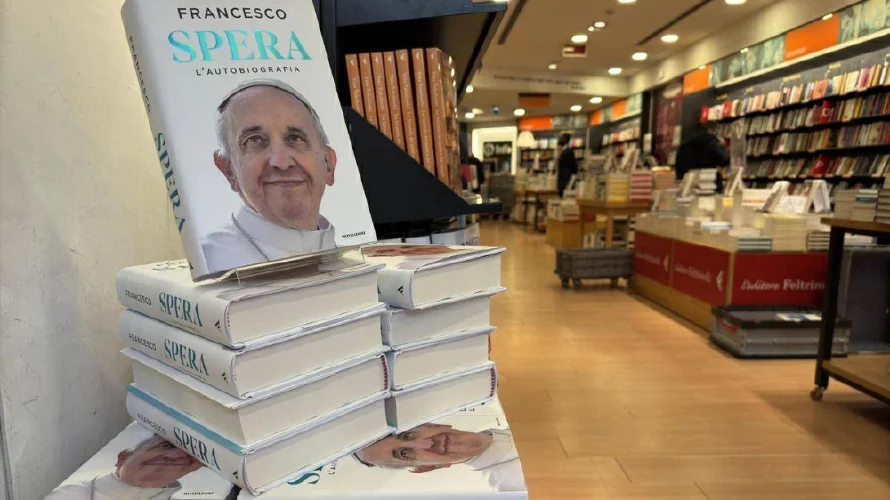Soy un pecador", reconoce el papa Francisco en nuevo libro autobiográfico