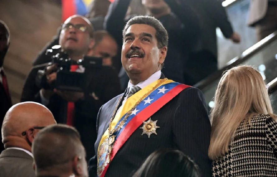 Maduro crea comisión para cambiar Constitución con miras a "nuevo Estado" en Venezuela