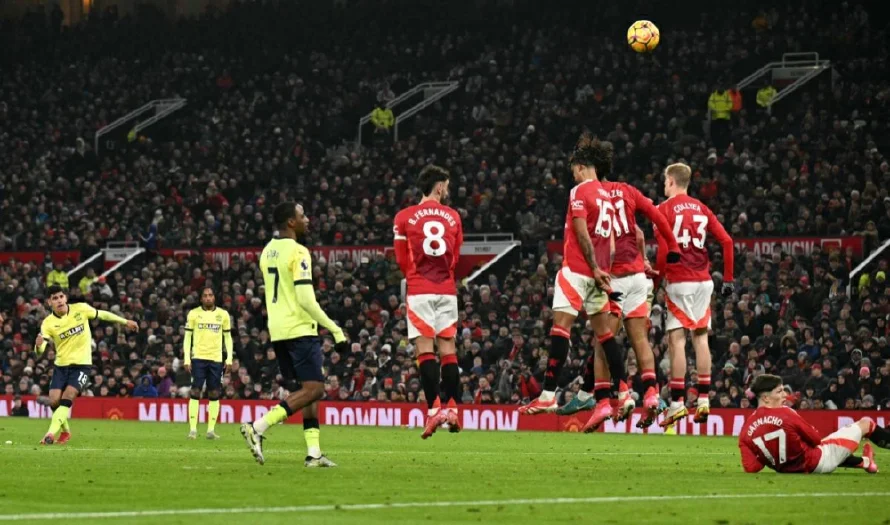Manchester United remonta 3-1 ante Southampton con triplete tardío de Amad