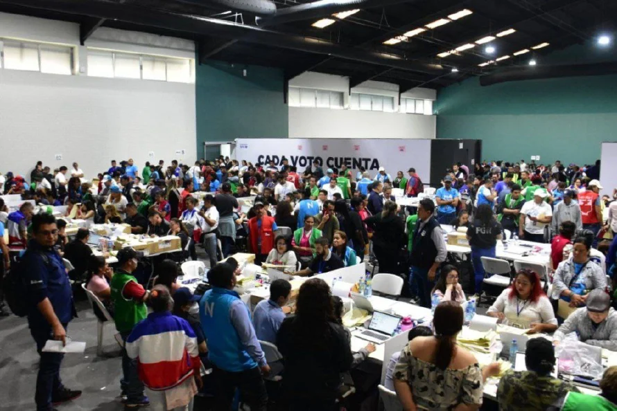 Población reprueba a partidos políticos, alcaldías y TSE