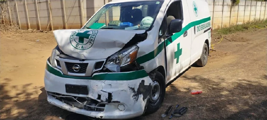Conductor ebrio colisionó con ambulancia de Cruz Verde de Guazapa