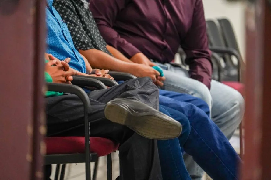 Fallo para adolescentes de Chalatenango detenidos por video de "señas de pandillas" será la próxima semana