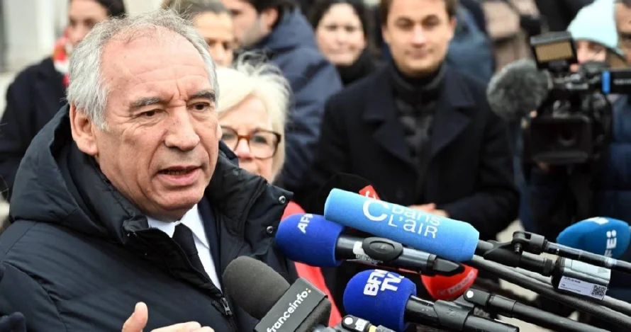 Sindicatos y patronal comienzan a renegociar impopular reforma de las pensiones de Macron en Francia