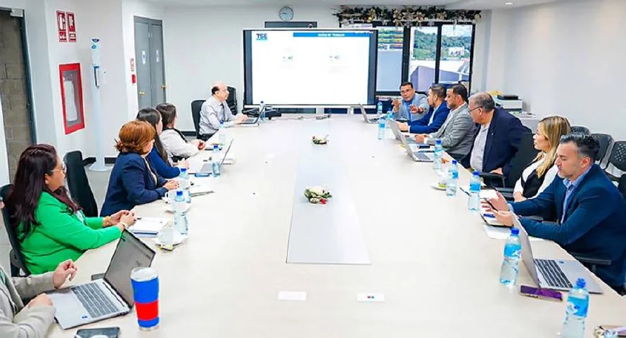 TSE declara "confidenciales" currículums de jefes técnicos contratados por nuevos magistrados
