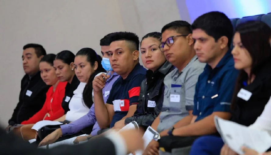 Agencia realiza jornada de entrevista para contratar talento salvadoreño en sector de servicios
