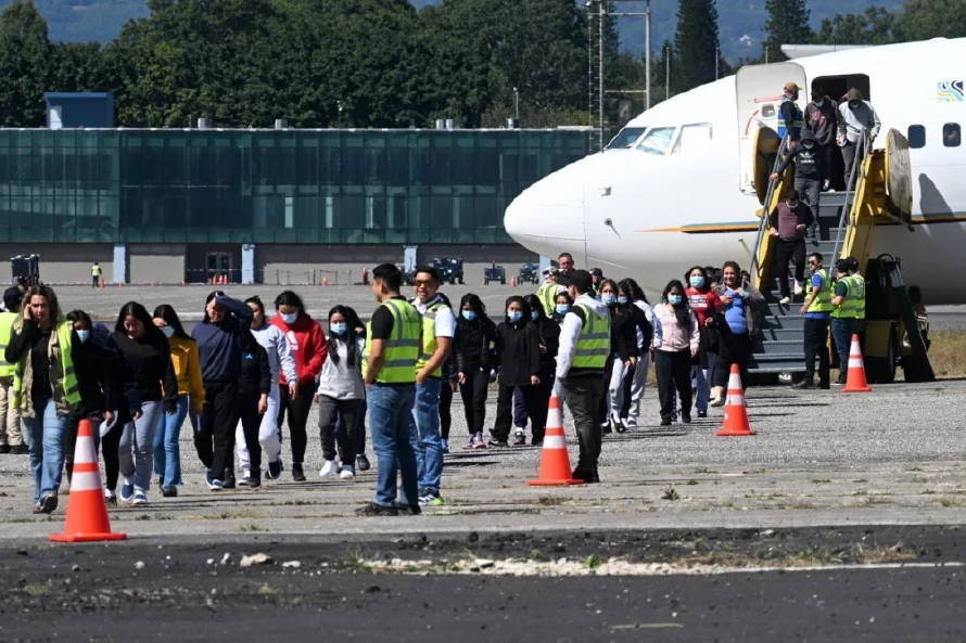 Gobiernos de 10 países de América expresan "grave preocupación" por la deportación masiva de migrantes