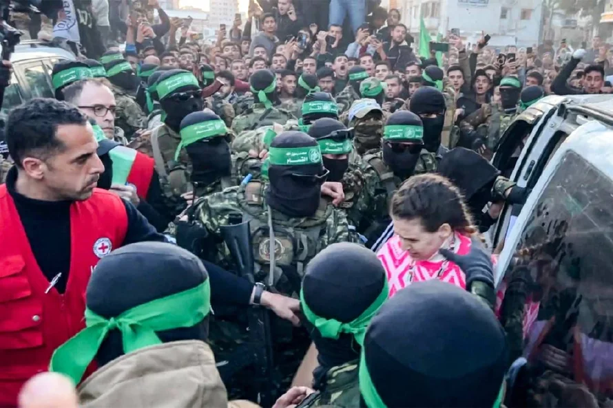 Ejército israelí confirma que recibió a las tres rehenes liberadas por Hamás
