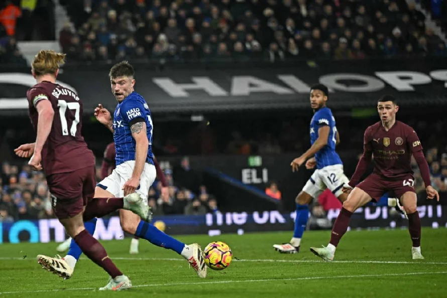 El Manchester City endosa un set en blanco al Ipswich y sube a zona Champions
