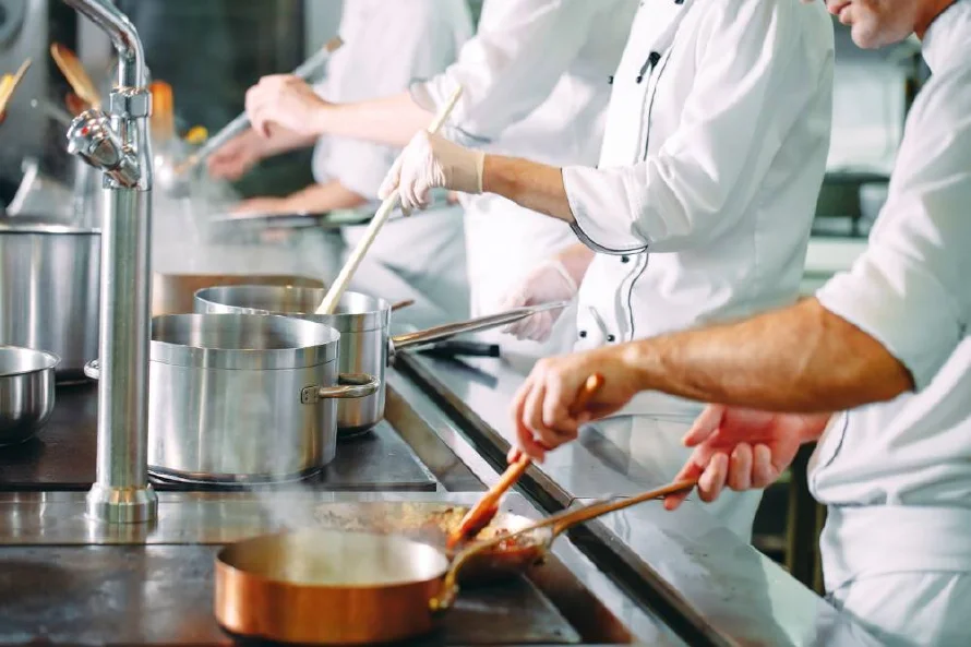 Habilitan convocatoria para cocineros interesados en aplicar a visas de trabajo temporal