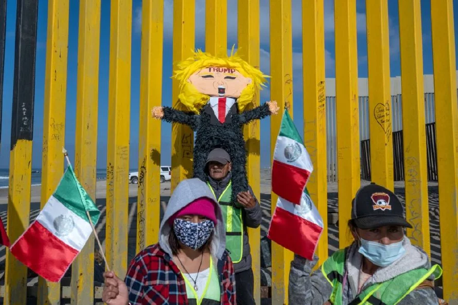 Sheinbaum promete defender a los mexicanos en EEUU mientras activistas protestan contra Trump