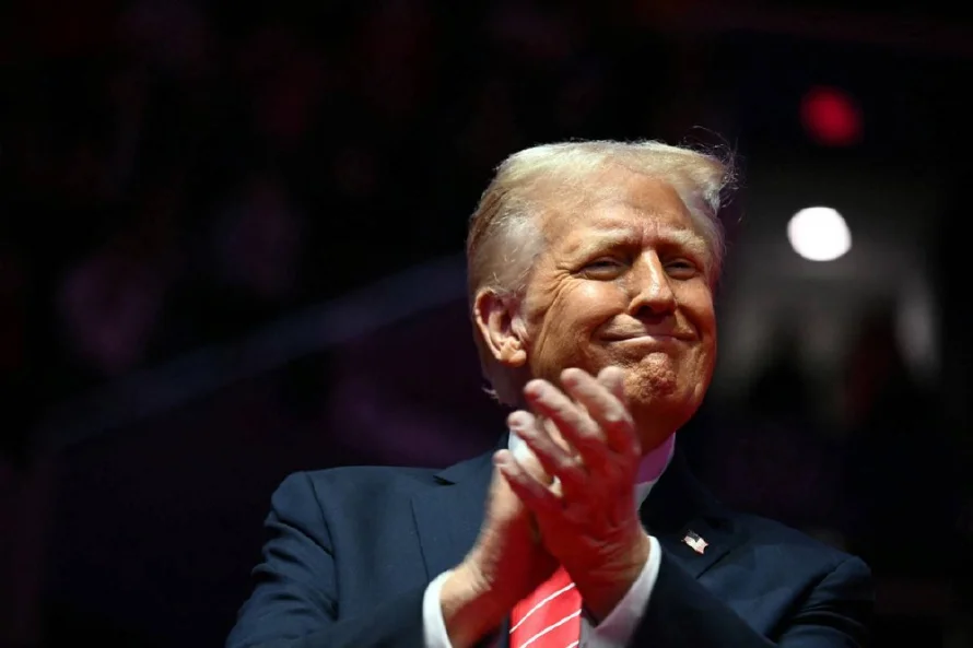 Trump dice que la "invasión" de las fronteras de EEUU terminará antes de que acabe la jornada del lunes